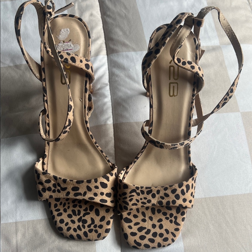 Stylish Leopard Print Strappy Sandals